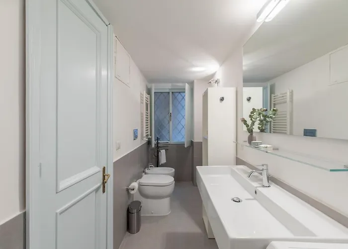 Iflat Pantheon Historic Two-story Appartement *