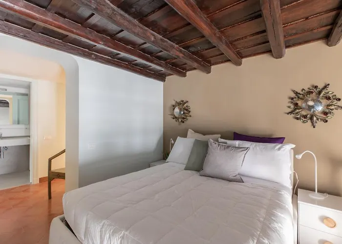 Iflat Pantheon Historic Two-story Appartement *